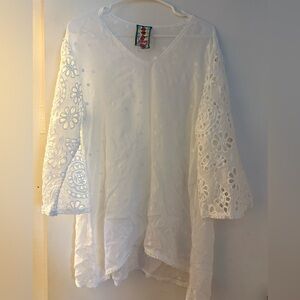 Johnny Was cover up sz Lg White hi-lo intricate details. Beautiful